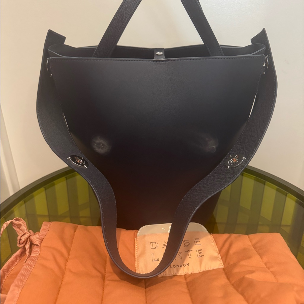 Elegant Black Tote Bag With Wallet — image 2 of 8